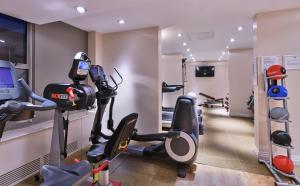 Deluxe Twin Room room in DoubleTree by Hilton London Ealing