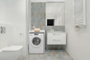 Spacious Apartment with Balcony by Rent like home