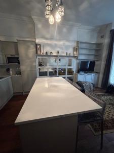 Stunning Holland Park- sleeps 6