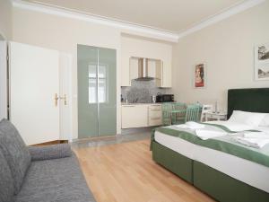 Studio Quadruple Room CC room in La Scala Apartments