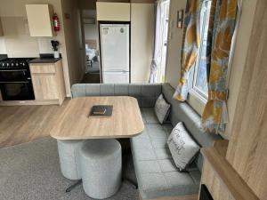 Delightful two bedroom caravan on Par Beach.