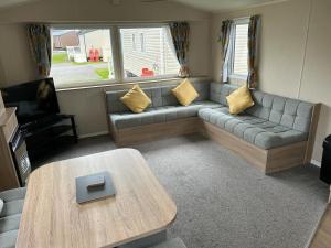 Delightful two bedroom caravan on Par Beach.