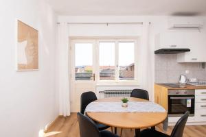 Apartment Center and beach