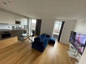 Luxury Top Floor Penthouse Apartment near Heathrow - Cranford