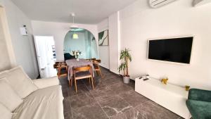 Center 2Br Apt w parking and 250m walk from beach