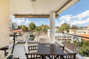 Warm Residence in the heart of the City Center - Balcony & view