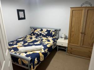 Moana Seaside Retreat - 2 Bedroom, spa , living area & pet friendly