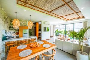 Villa Nyanyi Satu - 2BR Villa Stunning Lush View 5 mins to Beach