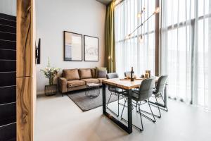Large 1 Bedroom Apartment, Canal view - Duplex room in Short Stay Group Eastern Docklands Apartments