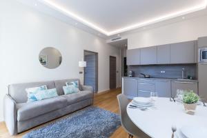 Brand New 1 Bdr Place du Pin