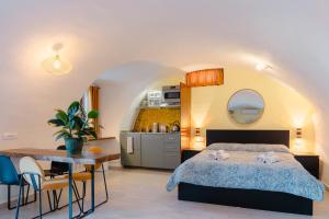 Casa Anastasia with private patio by GardaDoma