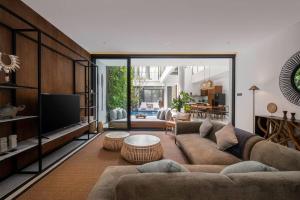 Villa Talisman - Stylish Canggu with Rooftop Villa 5 mins to Beach