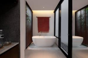 Villa Talisman - Stylish Canggu with Rooftop Villa 5 mins to Beach