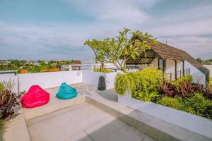 Villa Talisman - Stylish Canggu with Rooftop Villa 5 mins to Beach
