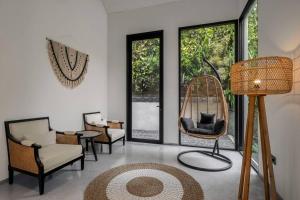 Villa Talisman - Stylish Canggu with Rooftop Villa 5 mins to Beach