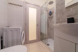 Casa Anastasia with private patio by GardaDoma