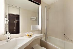 Queen Room - Non-Smoking room in Ramada Nürnberg Parkhotel