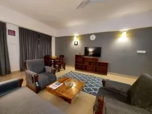 The Skyline Suite 3. Behind Lulu mall - Jāis