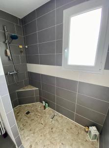 Maisons de vacances Maison chic avec Jacuzzi & Jardin Paisible : Maison 2 Chambres