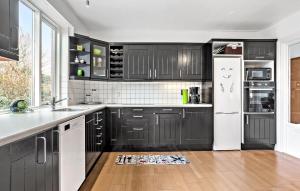 Awesome Home In Spøttrup With Wifi