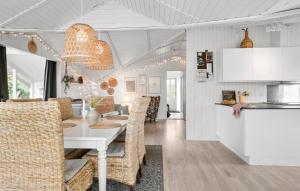 2 Bedroom Nice Home In Juelsminde