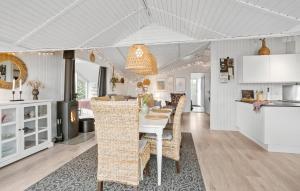 2 Bedroom Nice Home In Juelsminde