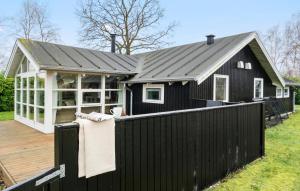 2 Bedroom Nice Home In Juelsminde