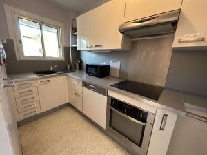 Appartement familial proche plage avec parking, climatisation et balcons - 6 couchages - FR-1-250-70
