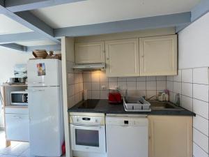 Villa patio proche plage avec piscine collective, cour aménagée et parking privé - FR-1-413-139