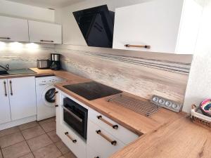 Villa rénovée, climatisée, piscine, parking privé, proche mer, pour 6 pers. - FR-1-607-107