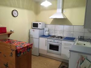 Appartements Charmant F2 a Amelie-les-Bains avec Terrasse et Parking - 2 Couchages - FR-1-703-26 : photos des chambres