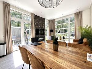 Bright Chalet in Nature Park