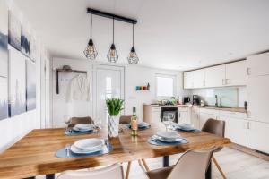 Ferienhaus Waldgeflüster 70 QM I überdachte Terrasse I 2 Schlafzimmer I Strandnah