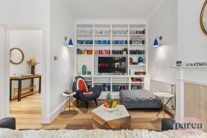 Parea Living - South Kensington, Elegant 1-Bedroom Flat, WFH Desk