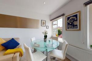 Hampstead 4-bedrooms condo apartment