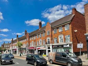 Hampstead 4-bedrooms condo apartment