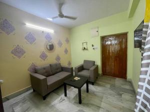 Beautiful 2bhk centrally located with free parking