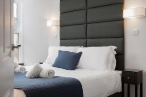 316 Reids Corner - by StayDunfermline