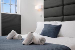 316 Reids Corner - by StayDunfermline