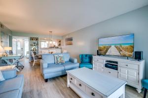 Ground Floor Condo just 2 min walk from White Sandy Beaches