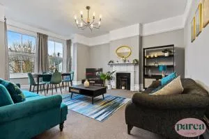 Parea Living - Leytonstone, 2-Bedroom Serviced Apartment, Free Parking, Remote Working - Snaresbrook