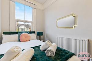 Parea Living - Leytonstone, 2-Bedroom Serviced Apartment, Free Parking, Remote Working