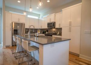 Beautiful New Home Downtown SXSW ACL F1 HQ