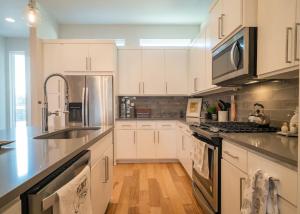 Beautiful New Home Downtown SXSW ACL F1 HQ