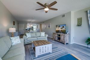 Two Houses from The Beach - Amazing Tropical Sunsets