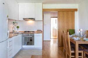 Tesla Apartment URBAN STAY