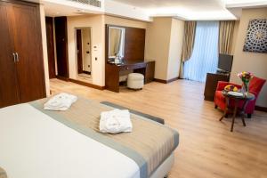 Grand Aras Hotel & Suites