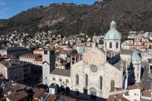 Apartment with Duomo view room in Como Lake Suites