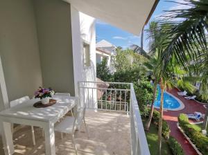 Condo with pool access, Punta Cana