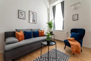 Pristine 1BR Steps from City by HM